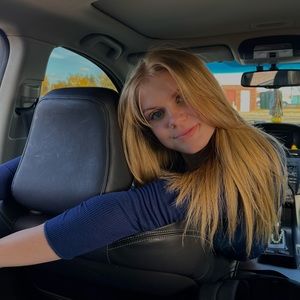 Meet your Posher, Abigail